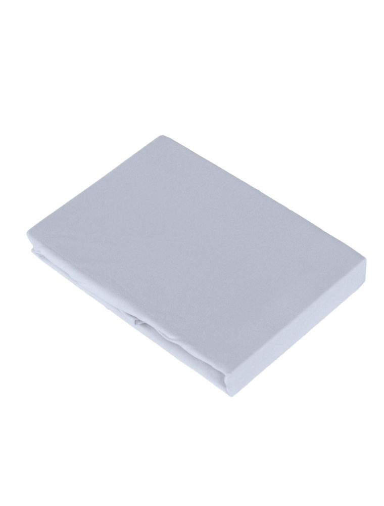 Gefaltetes, silber-graues Spannbetttuch von Spirit of OM.